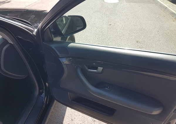Audi A4 cena 15900 przebieg: 266449, rok produkcji 2004 z Żelechów małe 211
